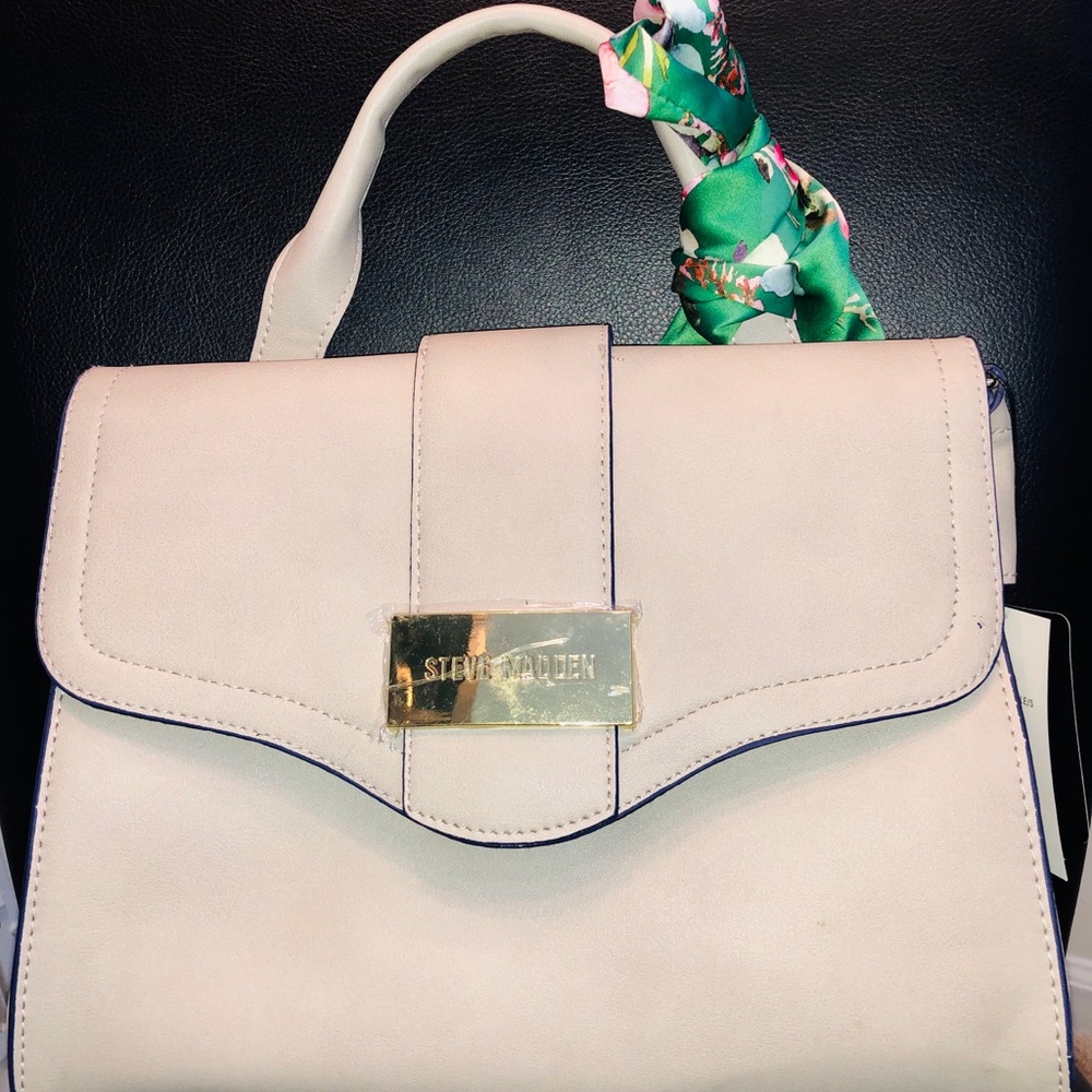 Lady's leather handbag